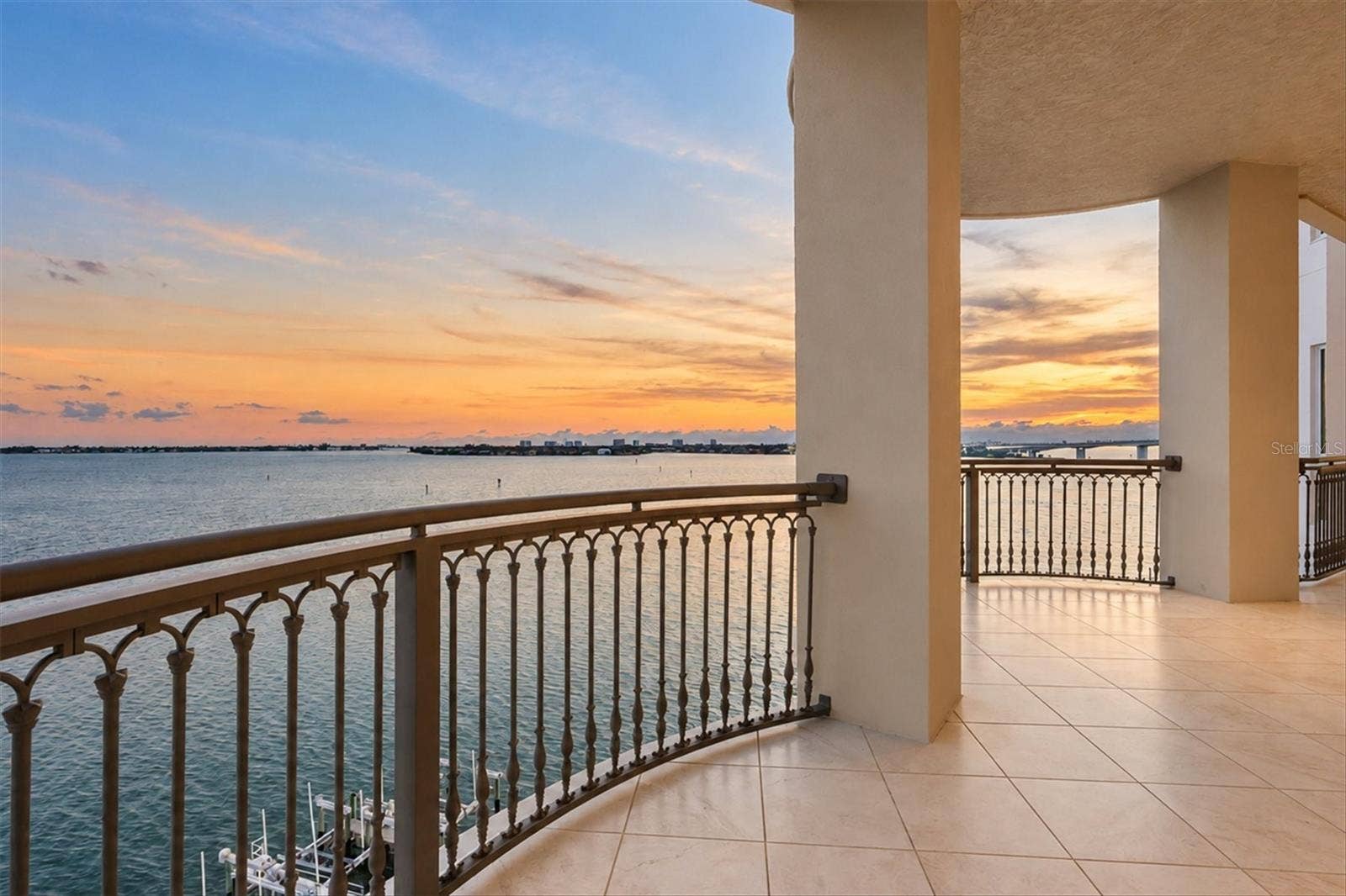 420 GOLDEN GATE POINT, #700, Sarasota, FL 34236 420 GOLDEN GATE POINT, #700, Sarasota, FL 34236