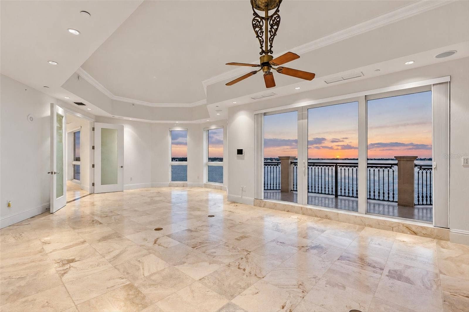 420 GOLDEN GATE POINT, #700, Sarasota, FL 34236 420 GOLDEN GATE POINT, #700, Sarasota, FL 34236