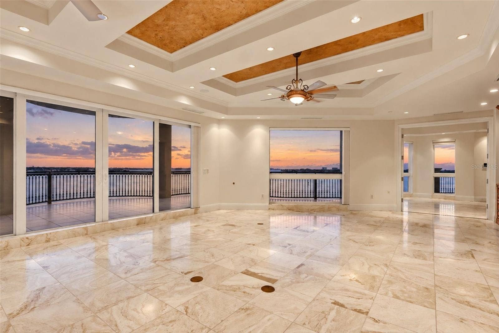 420 GOLDEN GATE POINT, #700, Sarasota, FL 34236 420 GOLDEN GATE POINT, #700, Sarasota, FL 34236