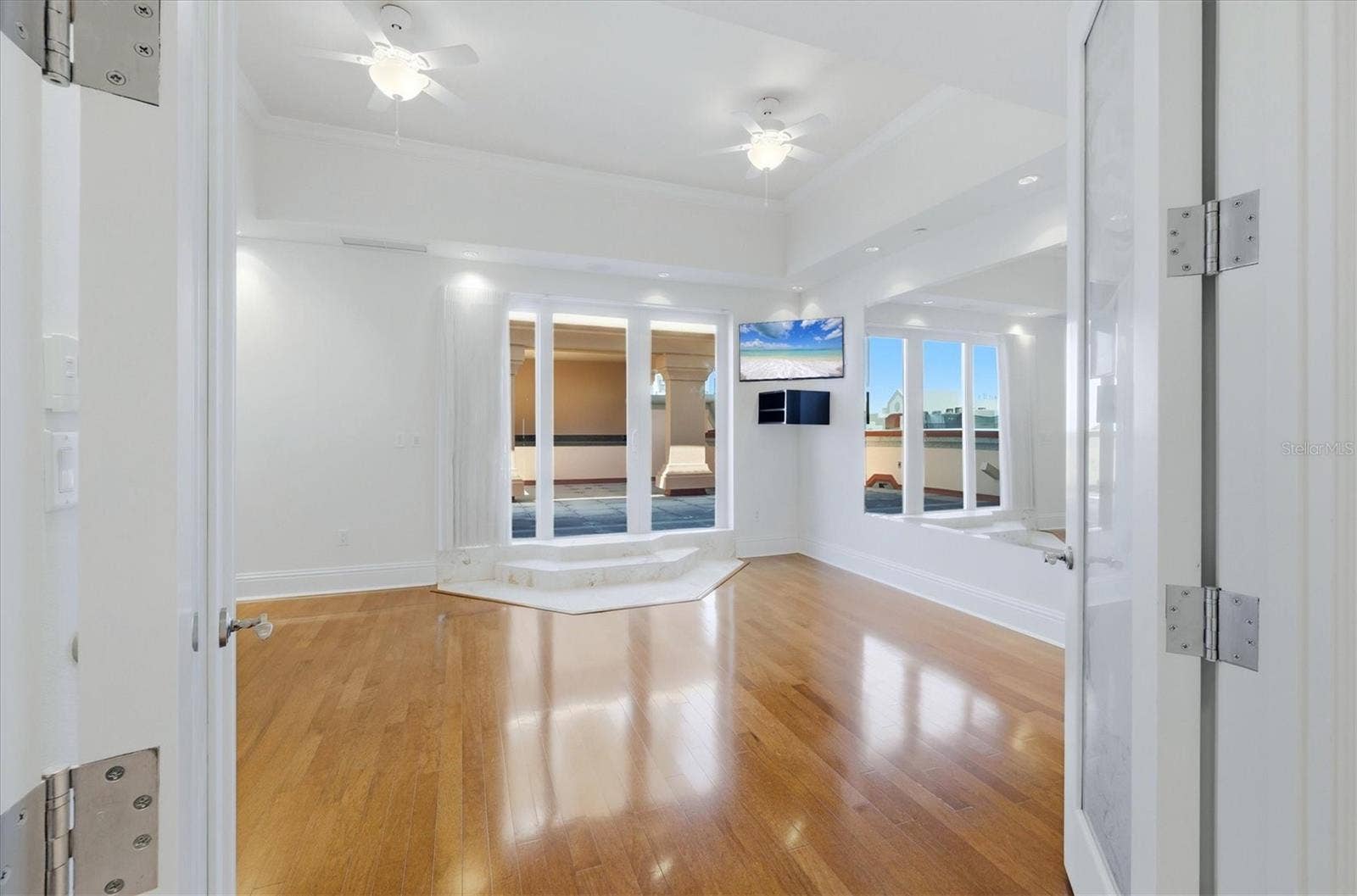 420 GOLDEN GATE POINT, #700, Sarasota, FL 34236 420 GOLDEN GATE POINT, #700, Sarasota, FL 34236