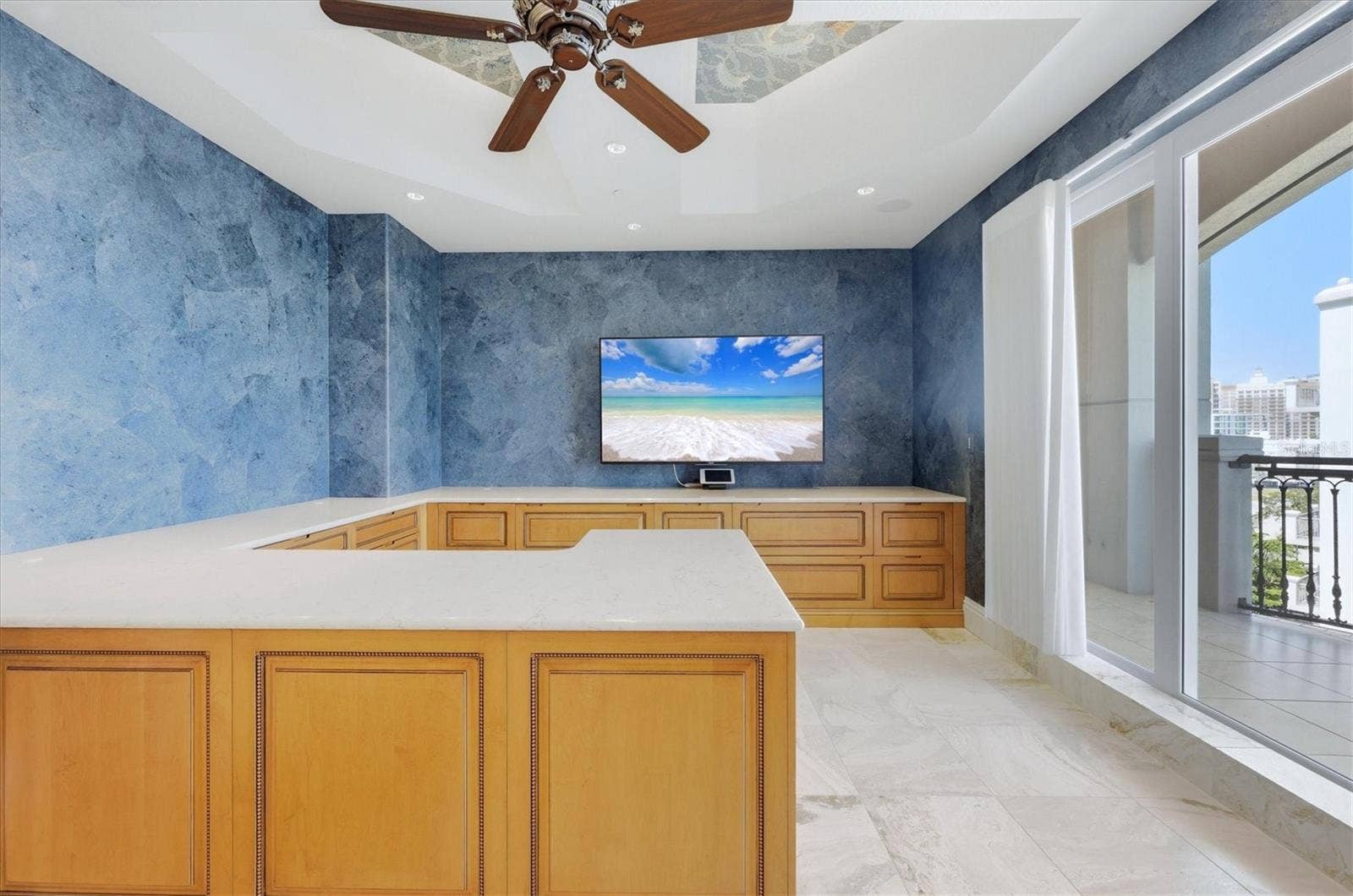 420 GOLDEN GATE POINT, #700, Sarasota, FL 34236 420 GOLDEN GATE POINT, #700, Sarasota, FL 34236