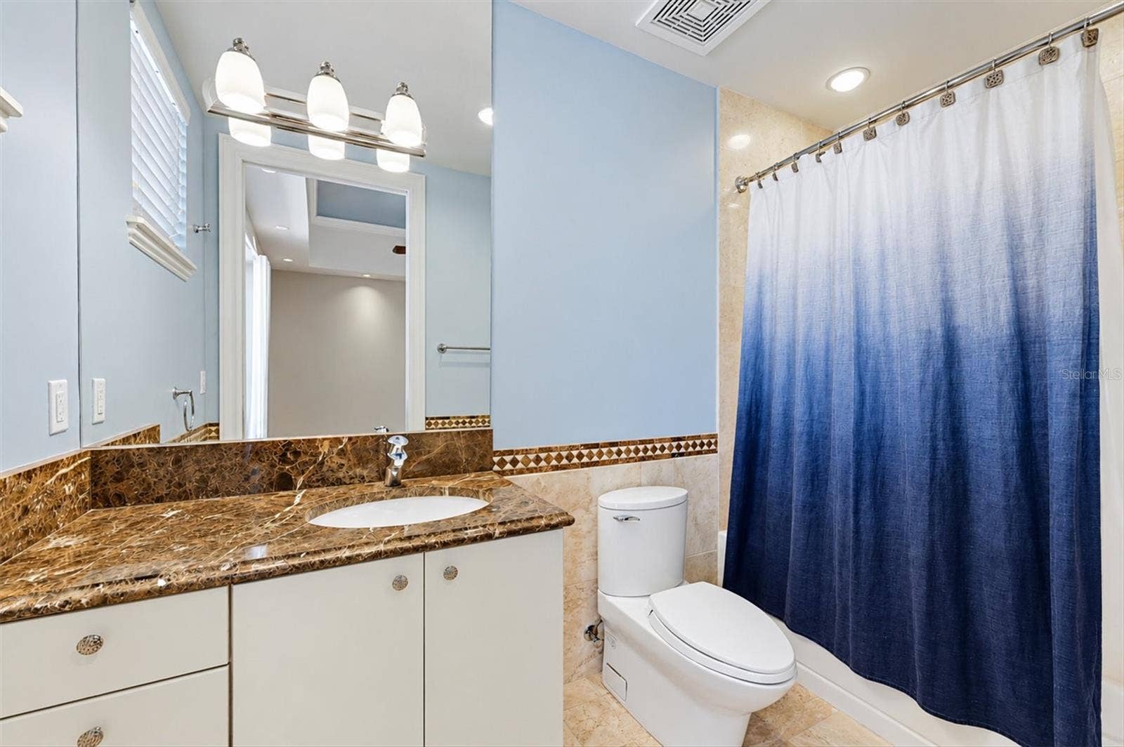 420 GOLDEN GATE POINT, #700, Sarasota, FL 34236 420 GOLDEN GATE POINT, #700, Sarasota, FL 34236