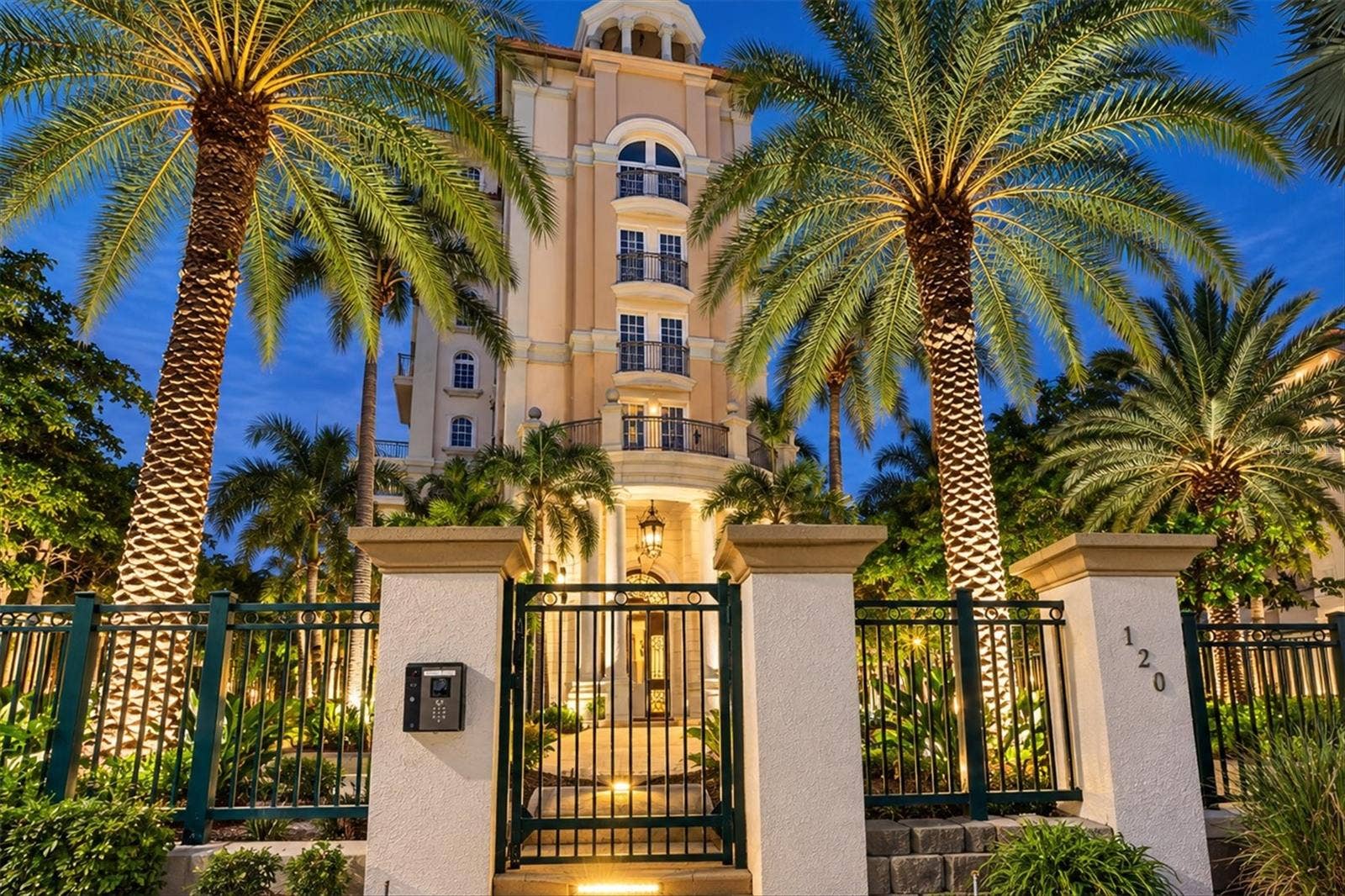420 GOLDEN GATE POINT, #700, Sarasota, FL 34236 420 GOLDEN GATE POINT, #700, Sarasota, FL 34236