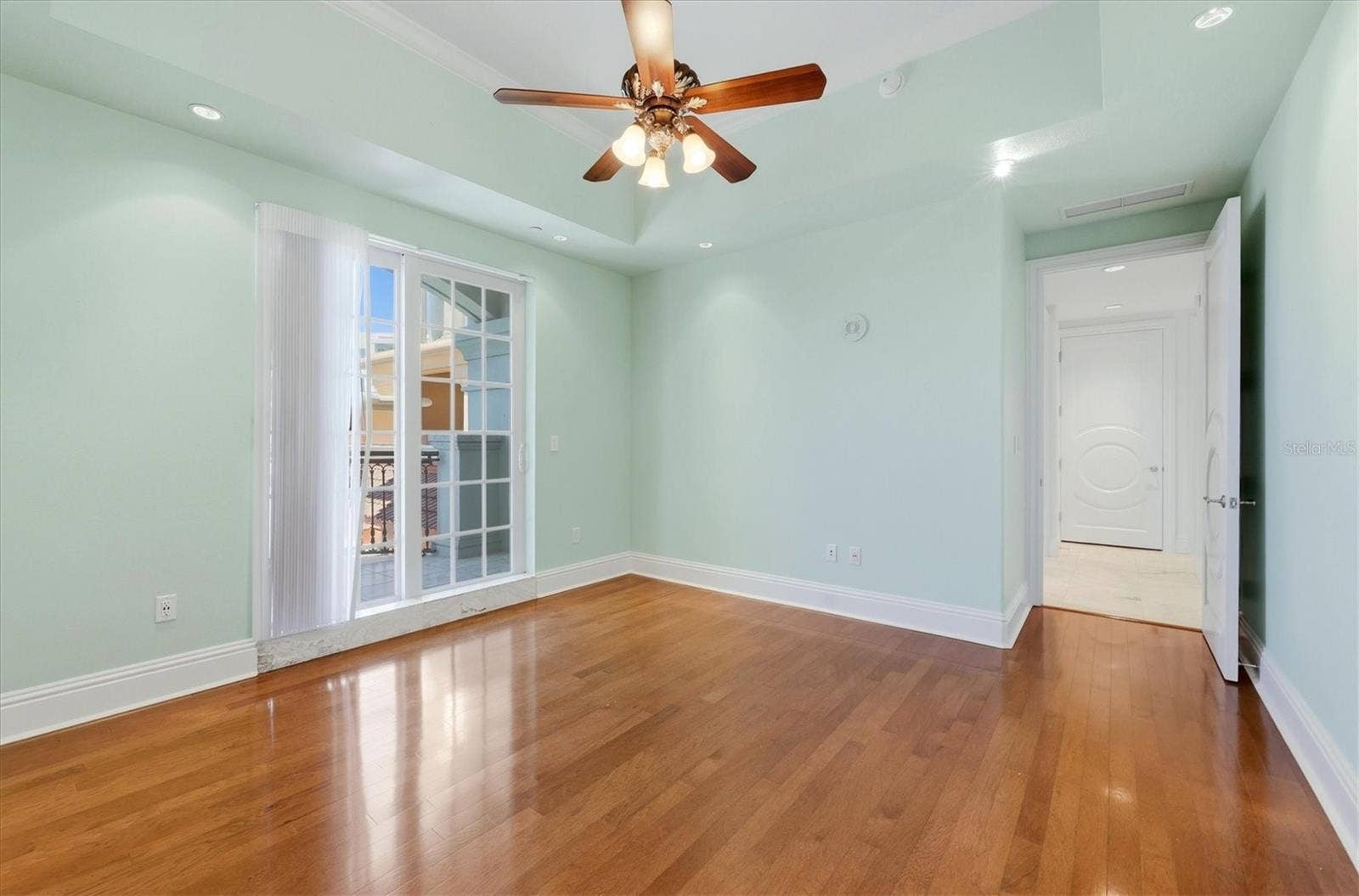420 GOLDEN GATE POINT, #700, Sarasota, FL 34236 420 GOLDEN GATE POINT, #700, Sarasota, FL 34236