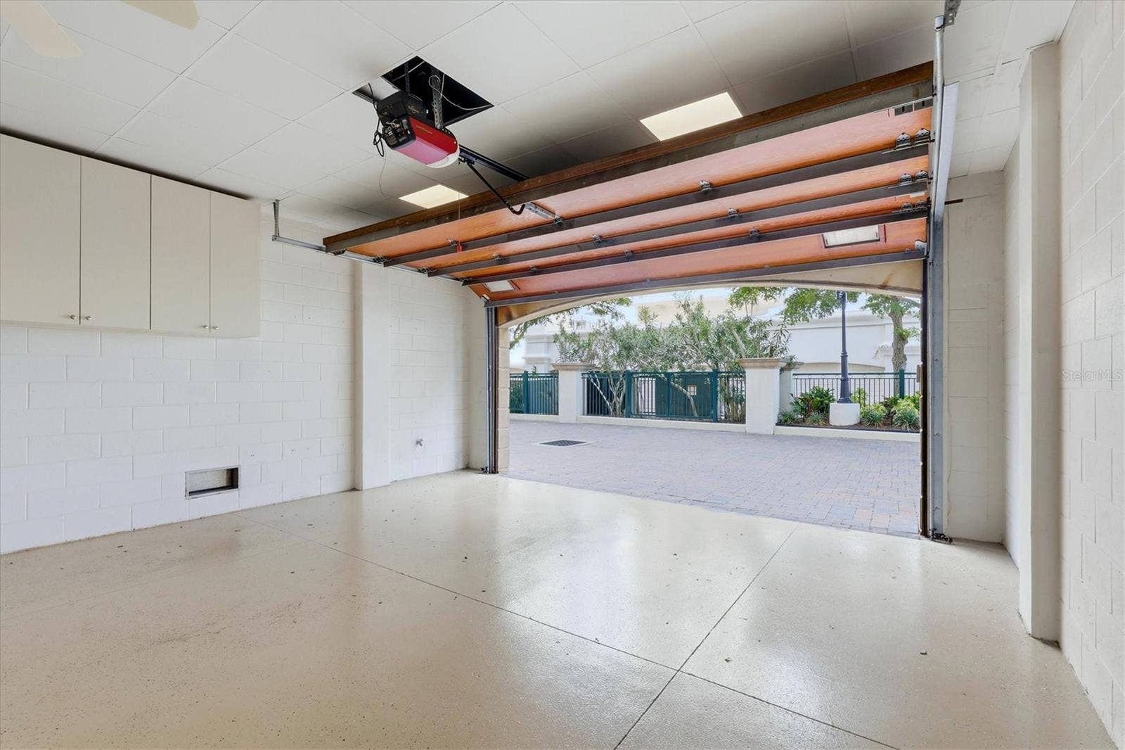 420 GOLDEN GATE POINT, #700, Sarasota, FL 34236 420 GOLDEN GATE POINT, #700, Sarasota, FL 34236