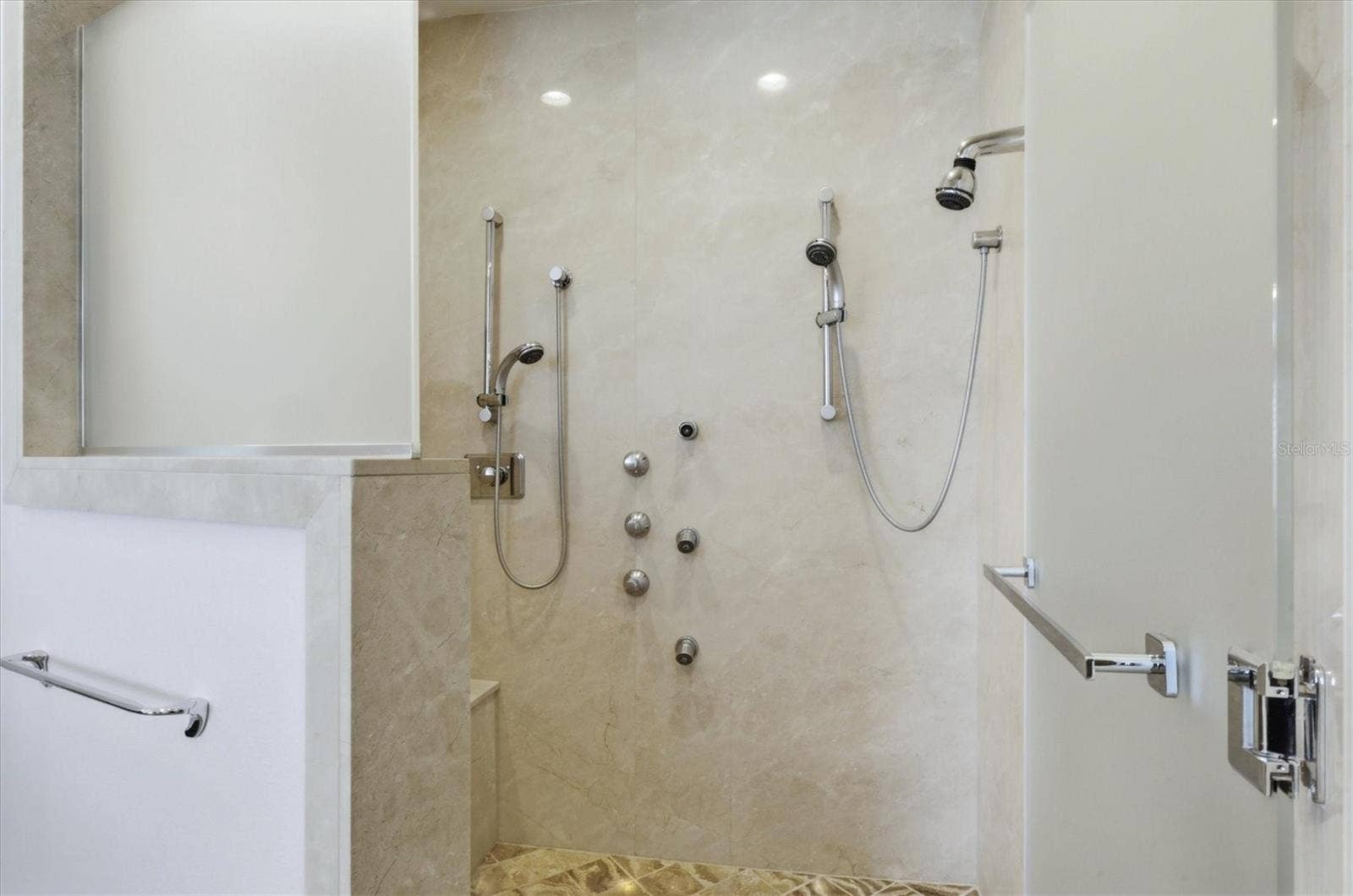 420 GOLDEN GATE POINT, #700, Sarasota, FL 34236 420 GOLDEN GATE POINT, #700, Sarasota, FL 34236