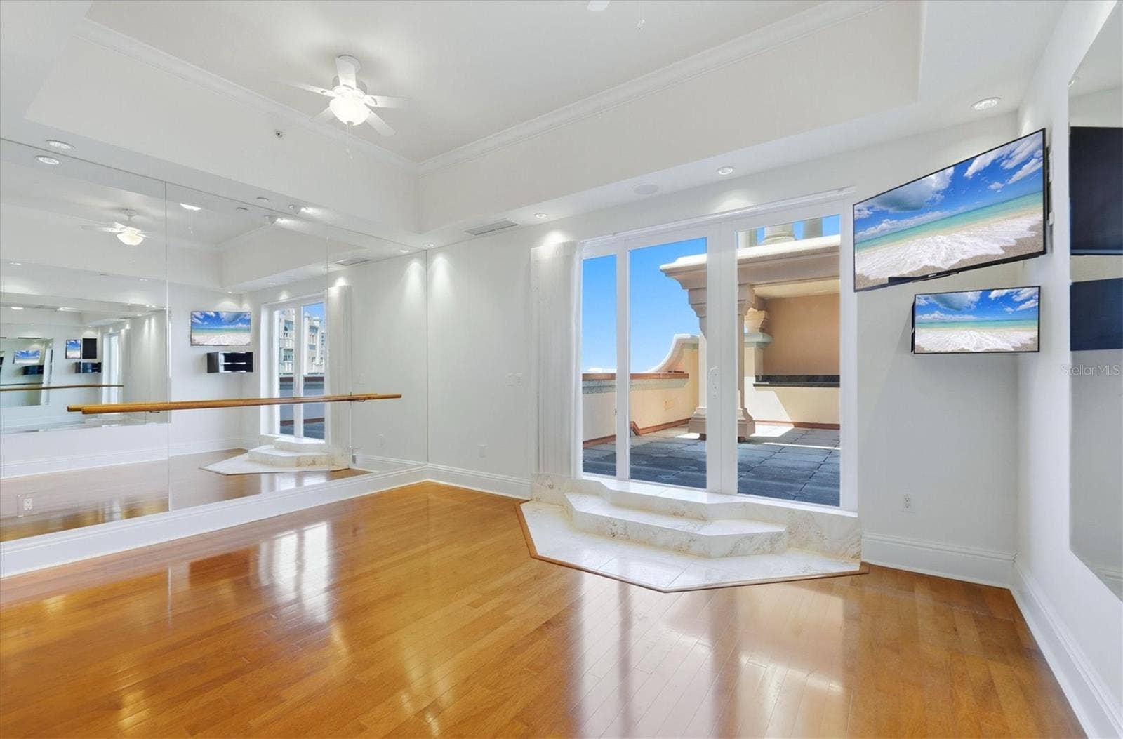 420 GOLDEN GATE POINT, #700, Sarasota, FL 34236 420 GOLDEN GATE POINT, #700, Sarasota, FL 34236