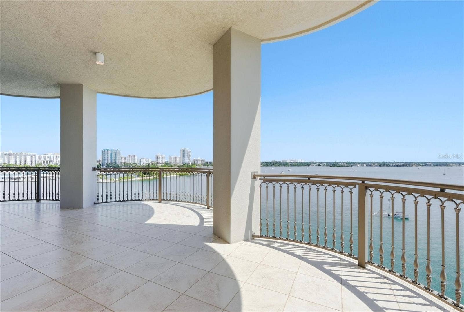 420 GOLDEN GATE POINT, #700, Sarasota, FL 34236 420 GOLDEN GATE POINT, #700, Sarasota, FL 34236