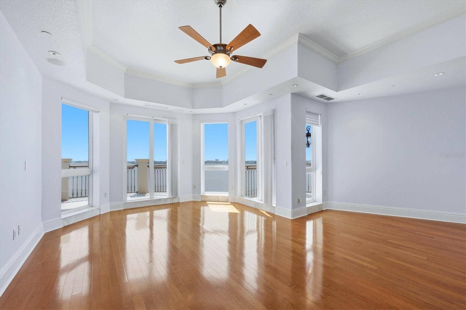 420 GOLDEN GATE POINT, #700, Sarasota, FL 34236 420 GOLDEN GATE POINT, #700, Sarasota, FL 34236