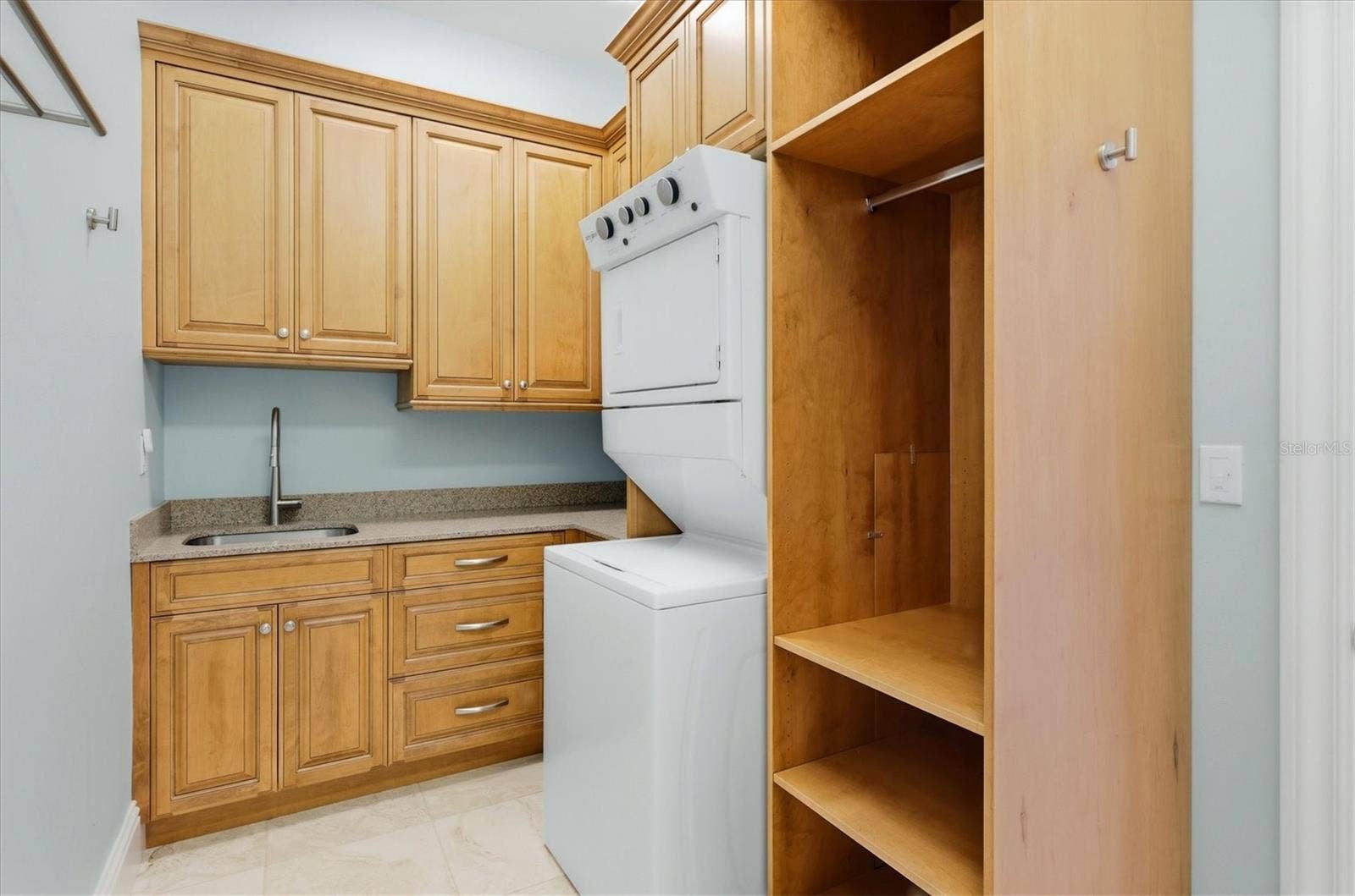 420 GOLDEN GATE POINT, #700, Sarasota, FL 34236 420 GOLDEN GATE POINT, #700, Sarasota, FL 34236