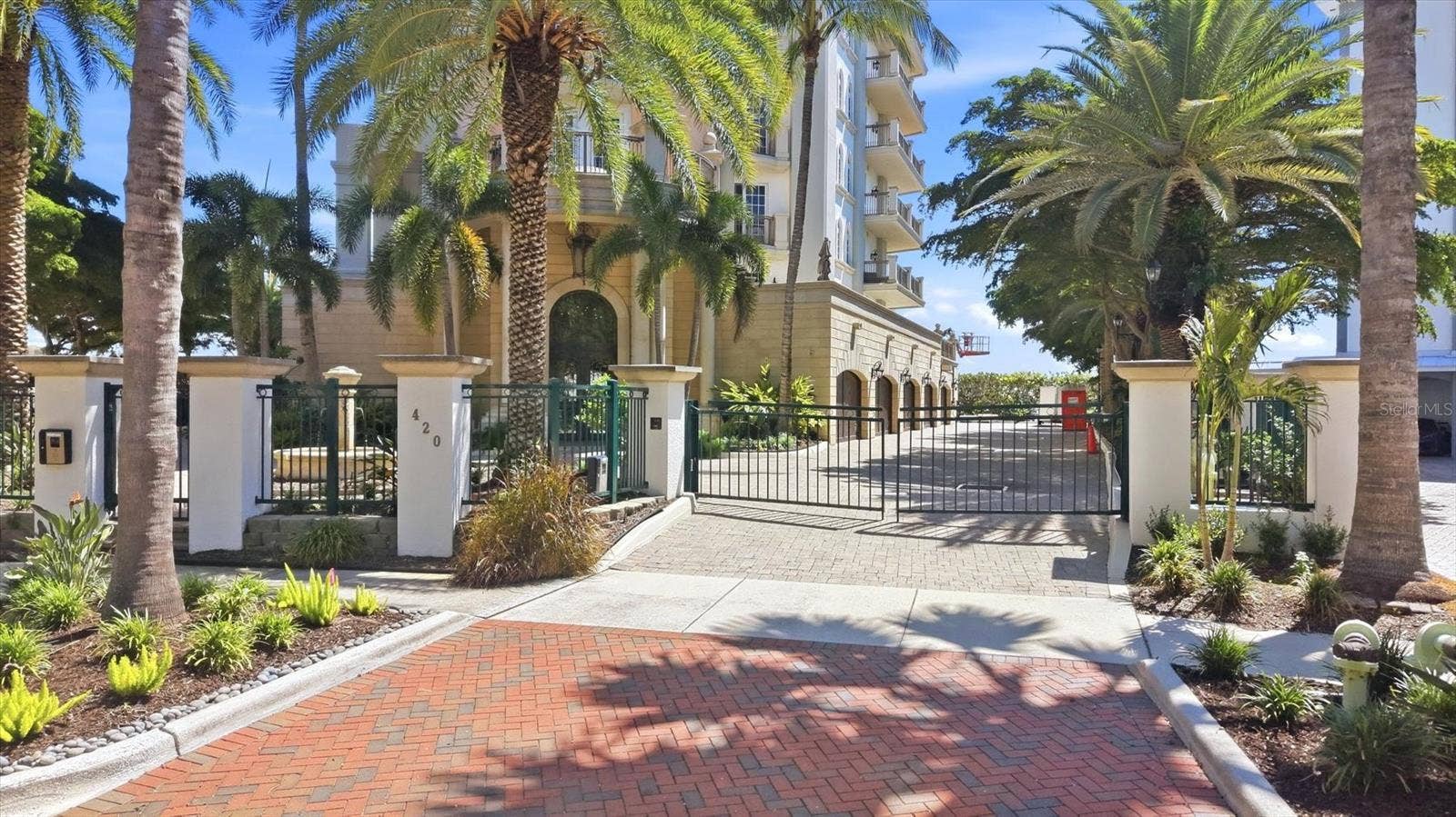 420 GOLDEN GATE POINT, #700, Sarasota, FL 34236 420 GOLDEN GATE POINT, #700, Sarasota, FL 34236