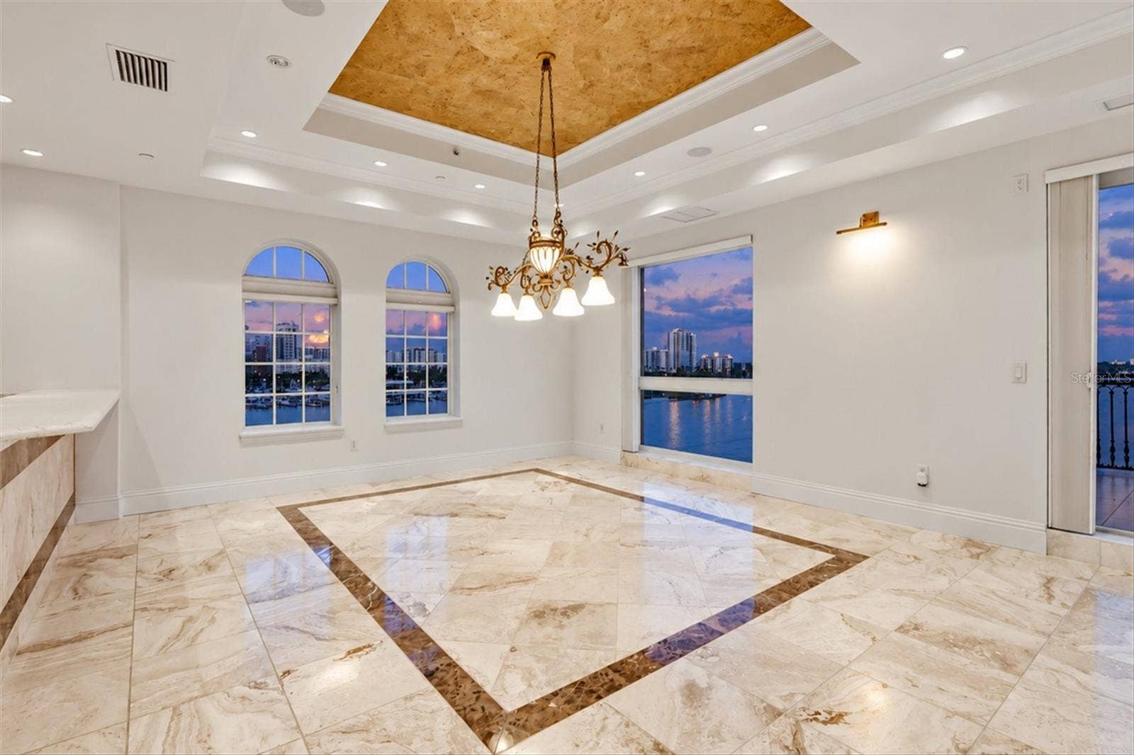 420 GOLDEN GATE POINT, #700, Sarasota, FL 34236 420 GOLDEN GATE POINT, #700, Sarasota, FL 34236