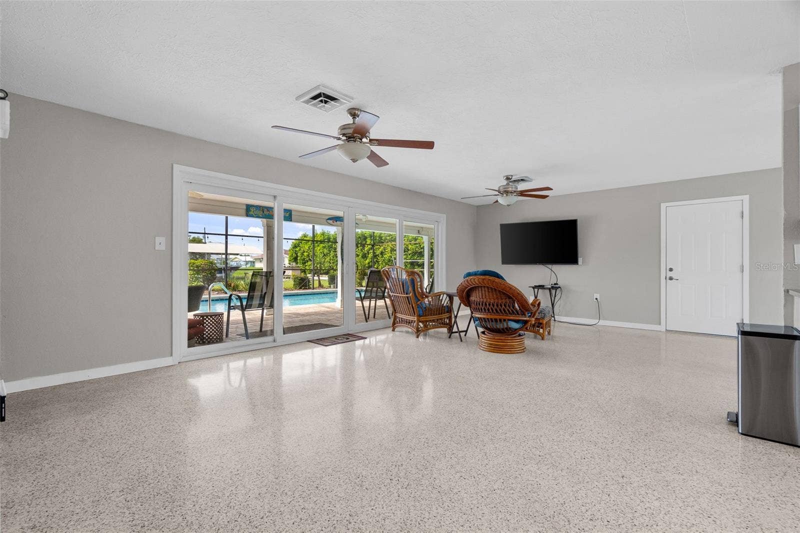 4331 POMPANO LANE, Palmetto, FL 34221 4331 POMPANO LANE, Palmetto, FL 34221