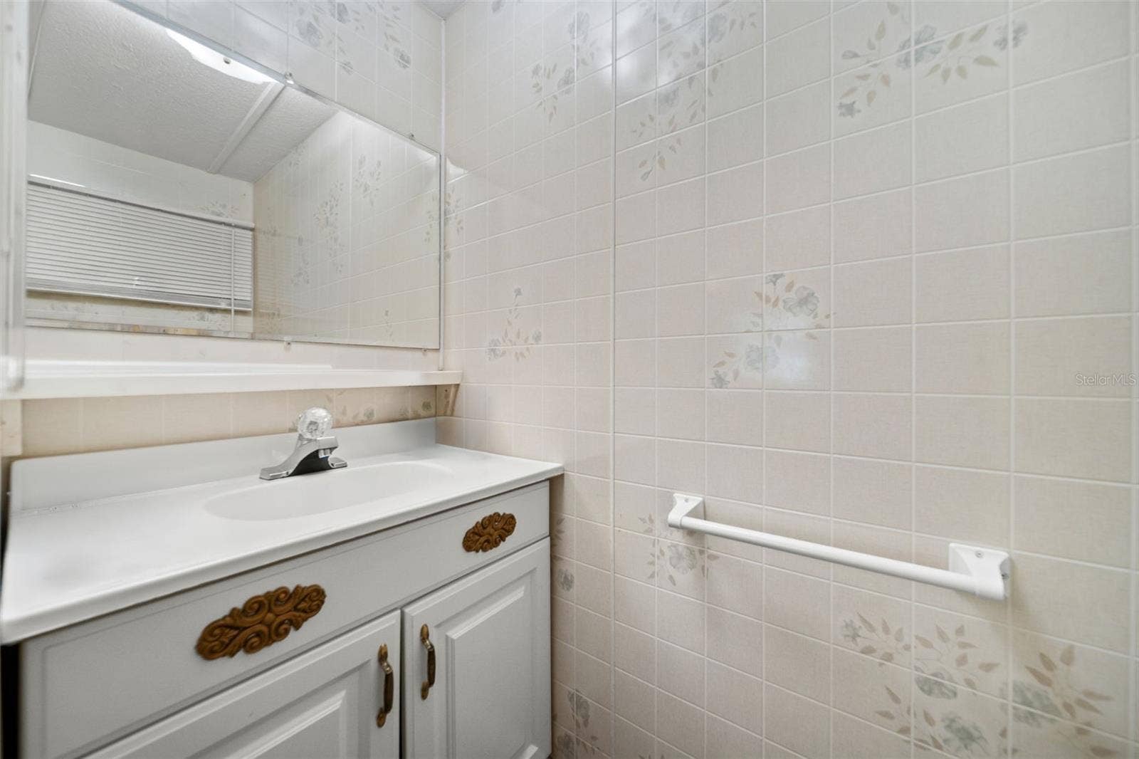 136 LAKEVIEW DR. DRIVE, Palmetto, FL 34221 136 LAKEVIEW DR. DRIVE, Palmetto, FL 34221