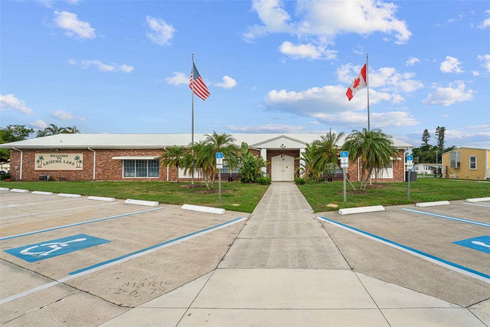 136 LAKEVIEW DR. DRIVE, Palmetto, FL 34221 136 LAKEVIEW DR. DRIVE, Palmetto, FL 34221