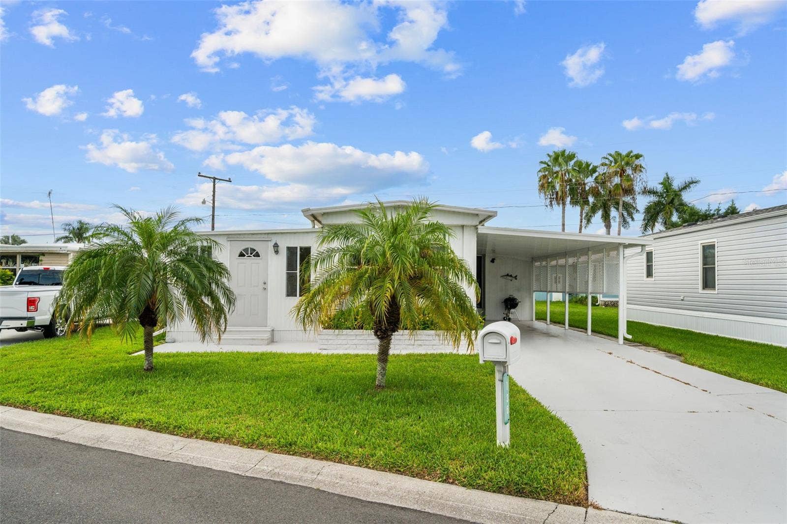 136 LAKEVIEW DR. DRIVE, Palmetto, FL 34221 136 LAKEVIEW DR. DRIVE, Palmetto, FL 34221