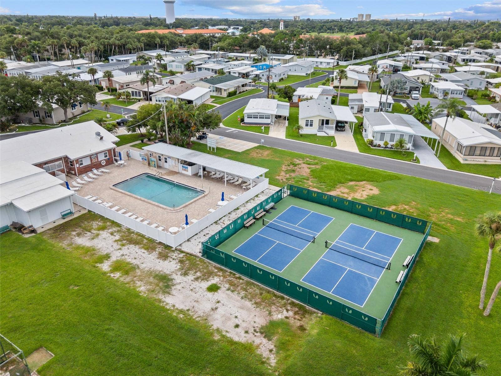 136 LAKEVIEW DR. DRIVE, Palmetto, FL 34221 136 LAKEVIEW DR. DRIVE, Palmetto, FL 34221