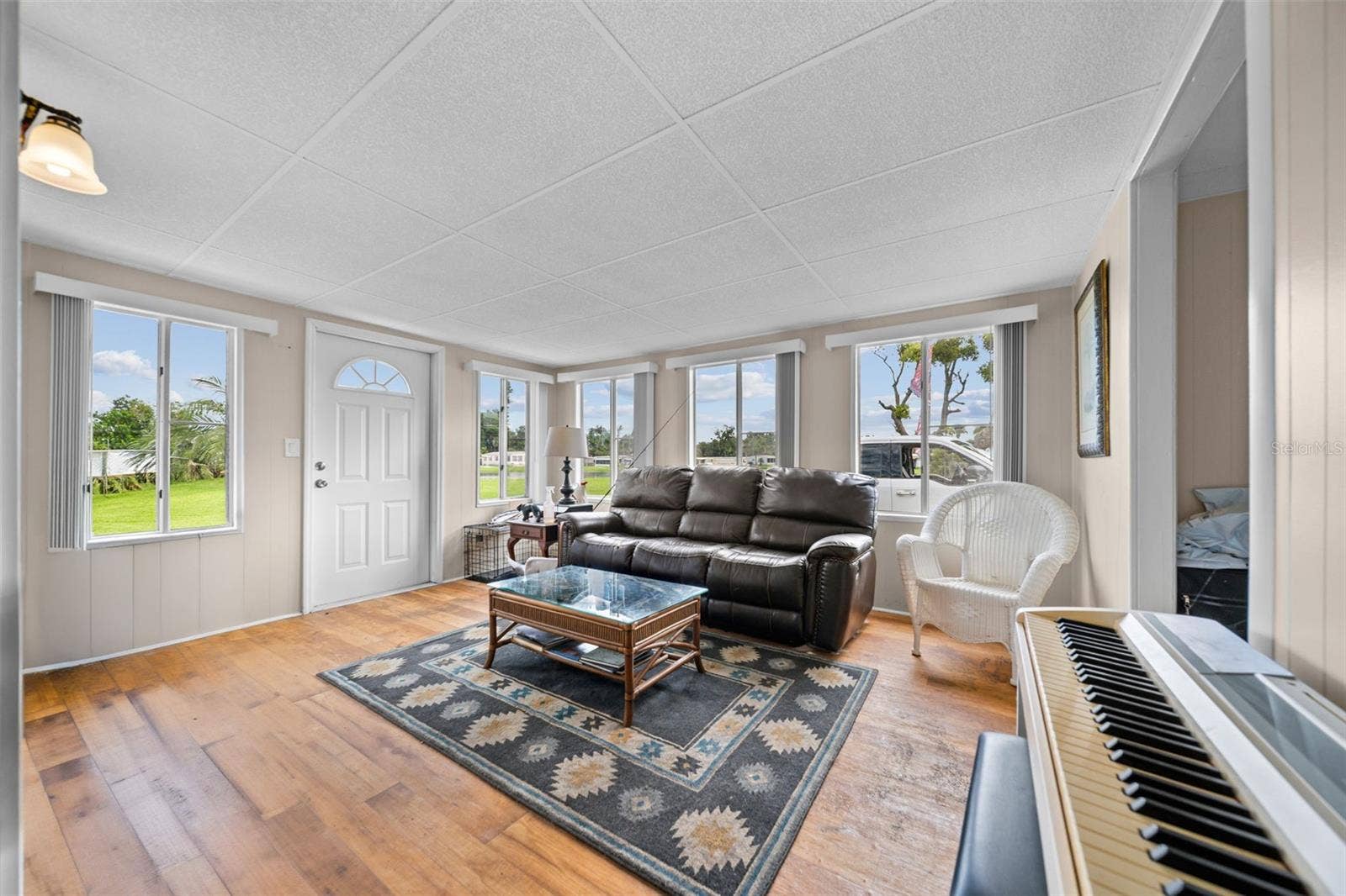 136 LAKEVIEW DR. DRIVE, Palmetto, FL 34221 136 LAKEVIEW DR. DRIVE, Palmetto, FL 34221