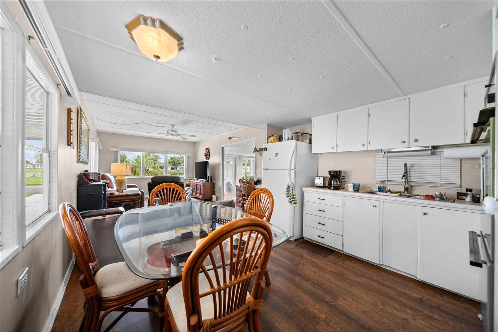 136 LAKEVIEW DR. DRIVE, Palmetto, FL 34221 136 LAKEVIEW DR. DRIVE, Palmetto, FL 34221