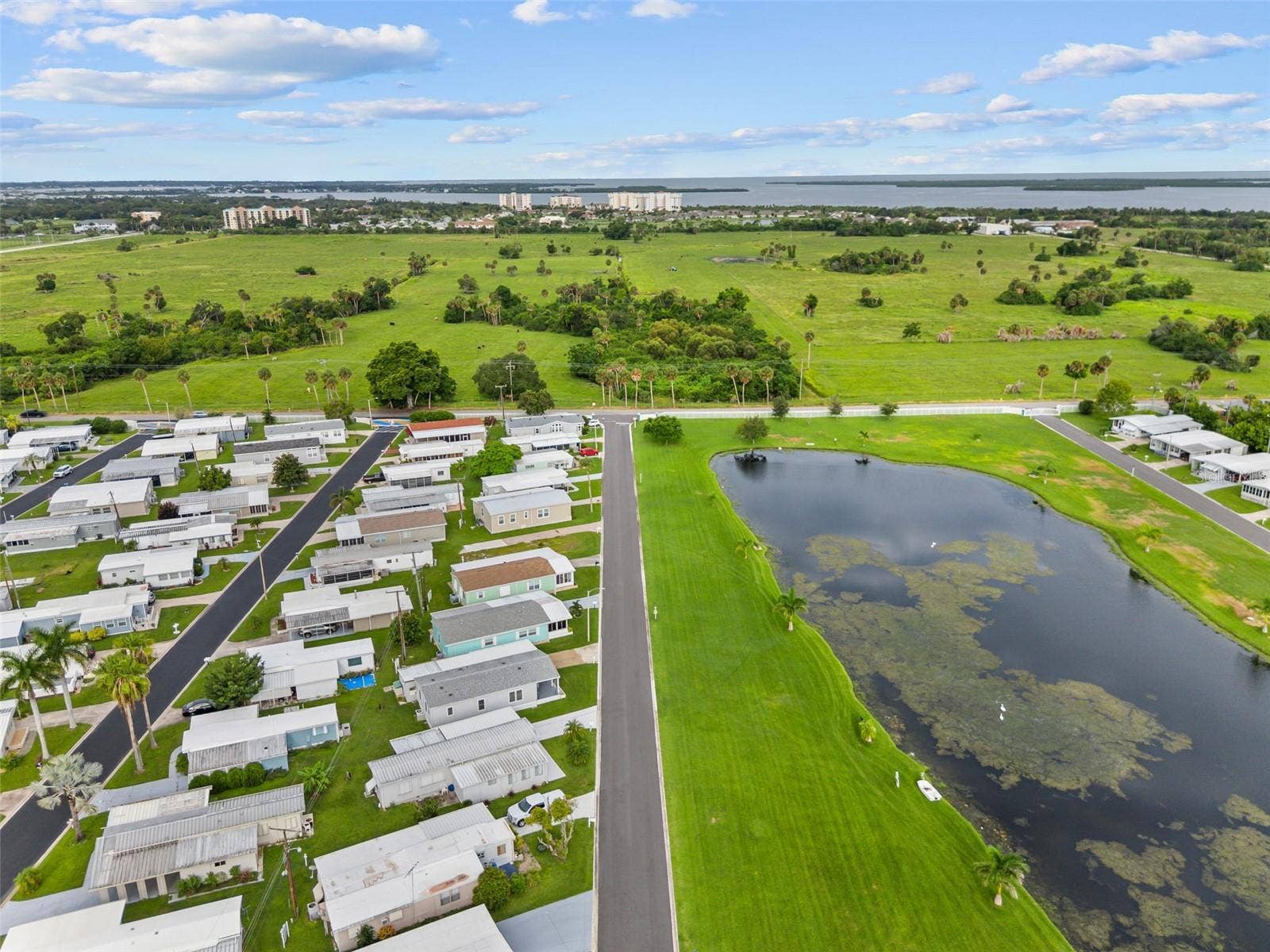 136 LAKEVIEW DR. DRIVE, Palmetto, FL 34221 136 LAKEVIEW DR. DRIVE, Palmetto, FL 34221