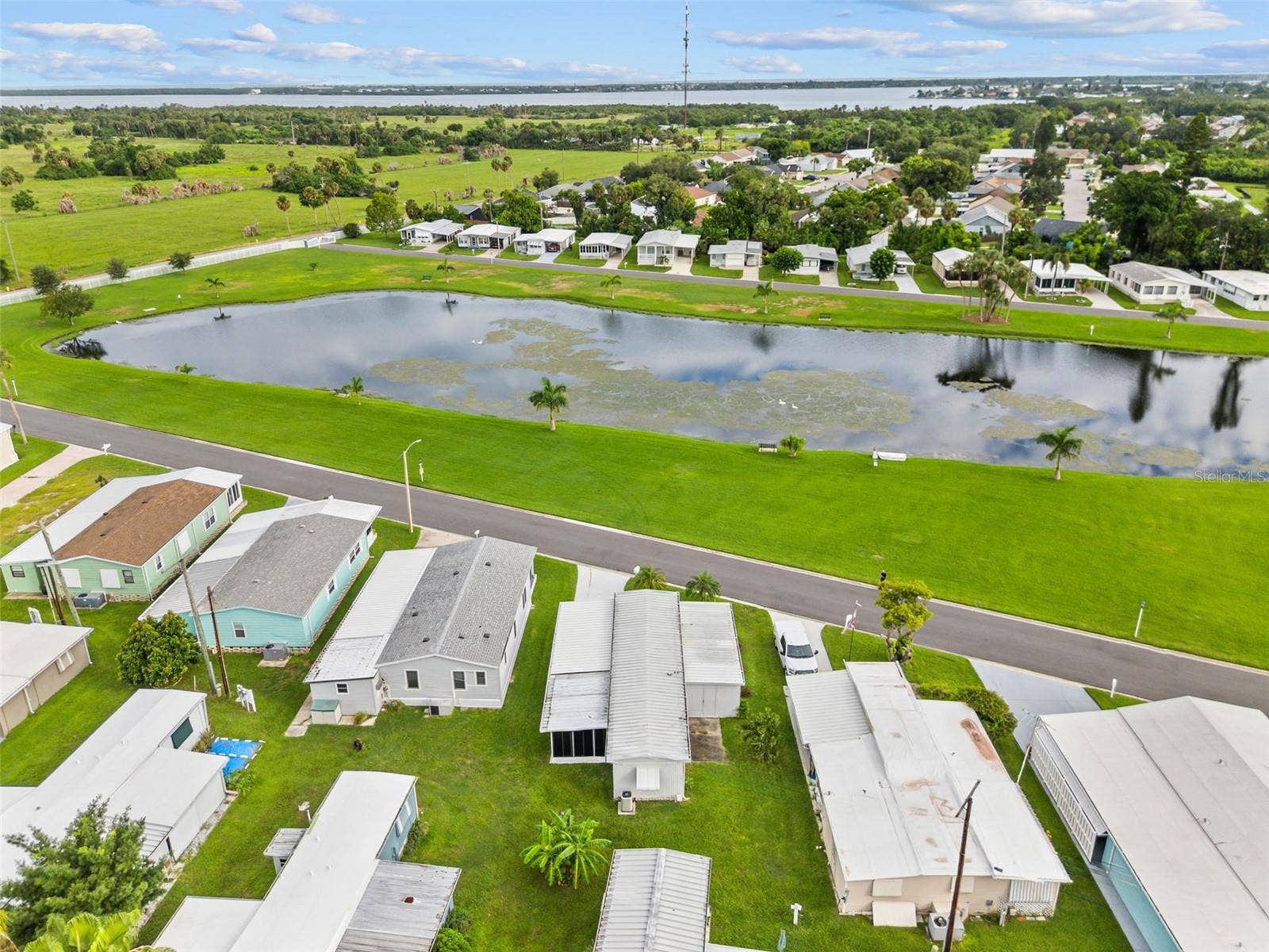 136 LAKEVIEW DR. DRIVE, Palmetto, FL 34221 136 LAKEVIEW DR. DRIVE, Palmetto, FL 34221