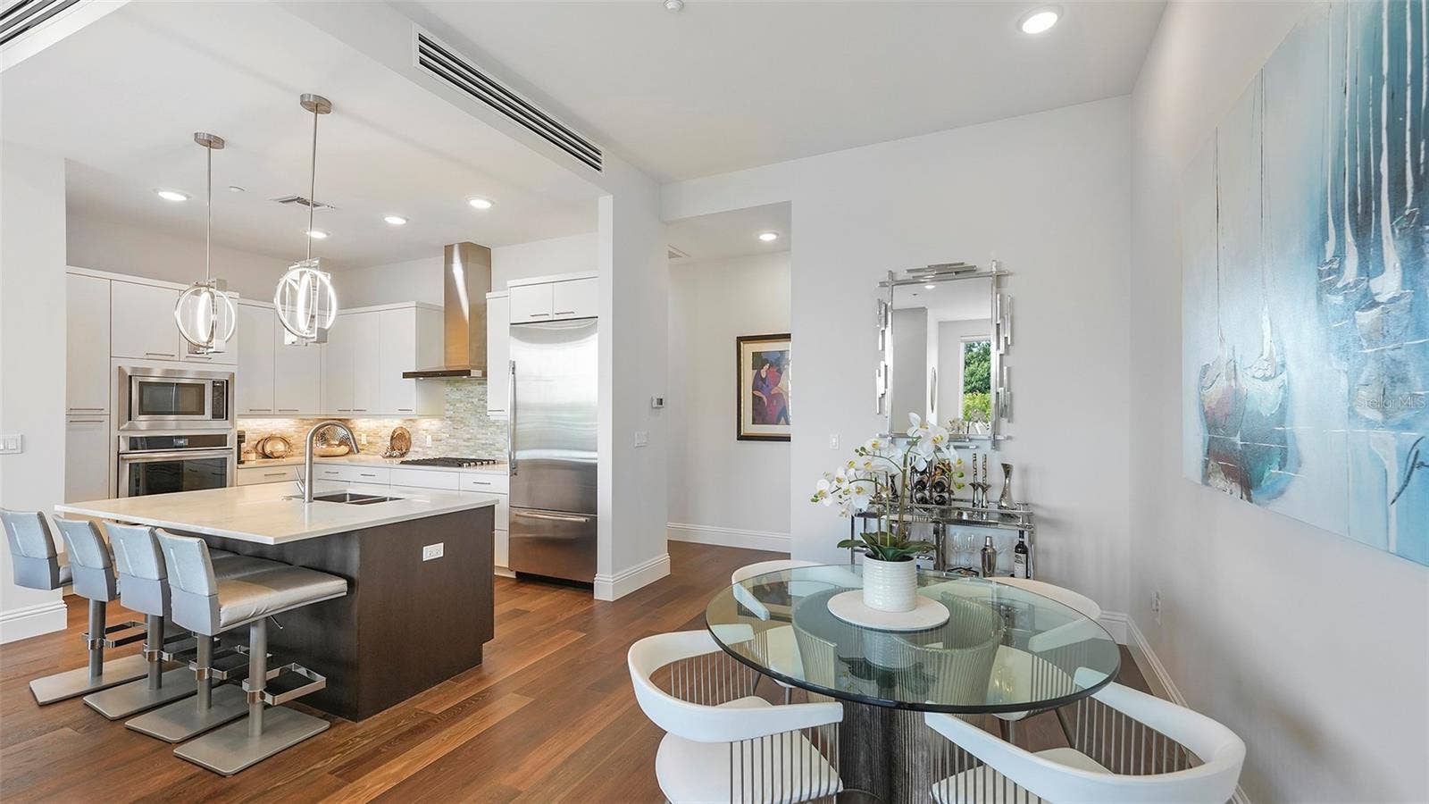 Previously furnished kitchen and breakfast area