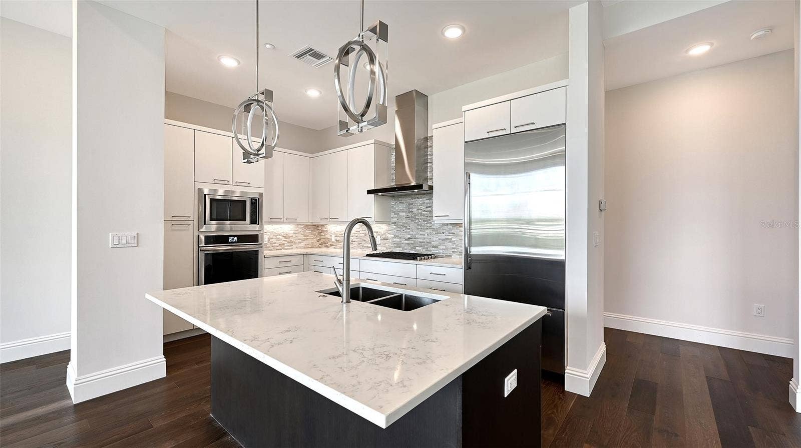 Kitchen island area