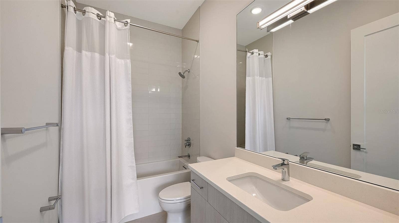 3rd bath with tub shower