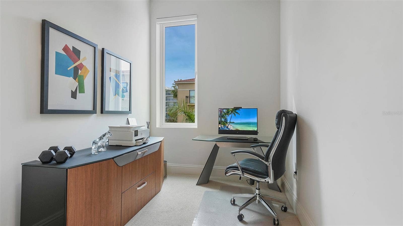 Den/office previously furnished