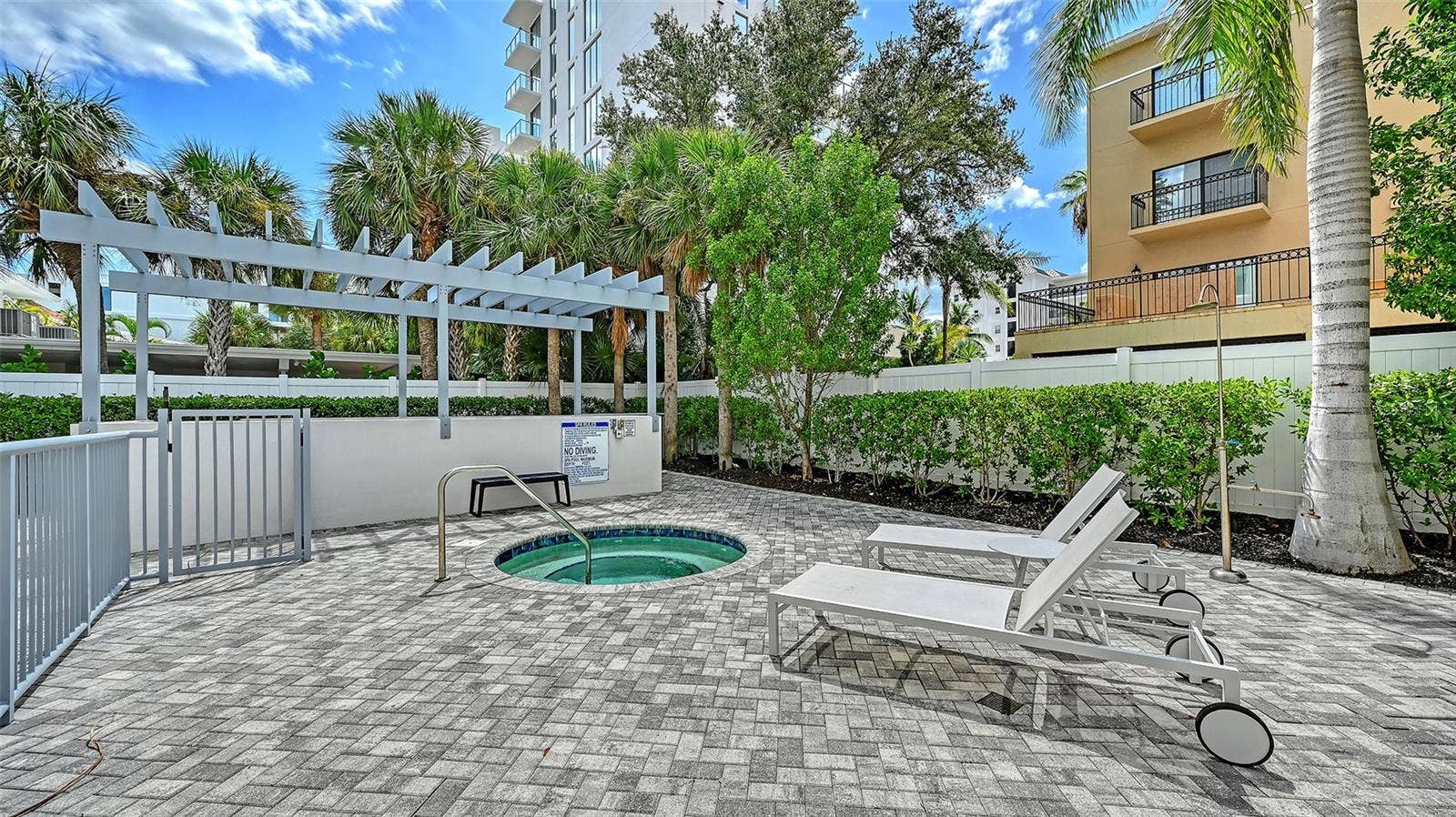 Separate Jacuzzi off of pool