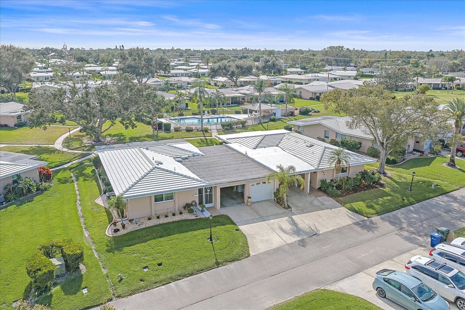 3286 BRUNSWICK LANE, #704, Sarasota, FL 34239 3286 BRUNSWICK LANE, #704, Sarasota, FL 34239