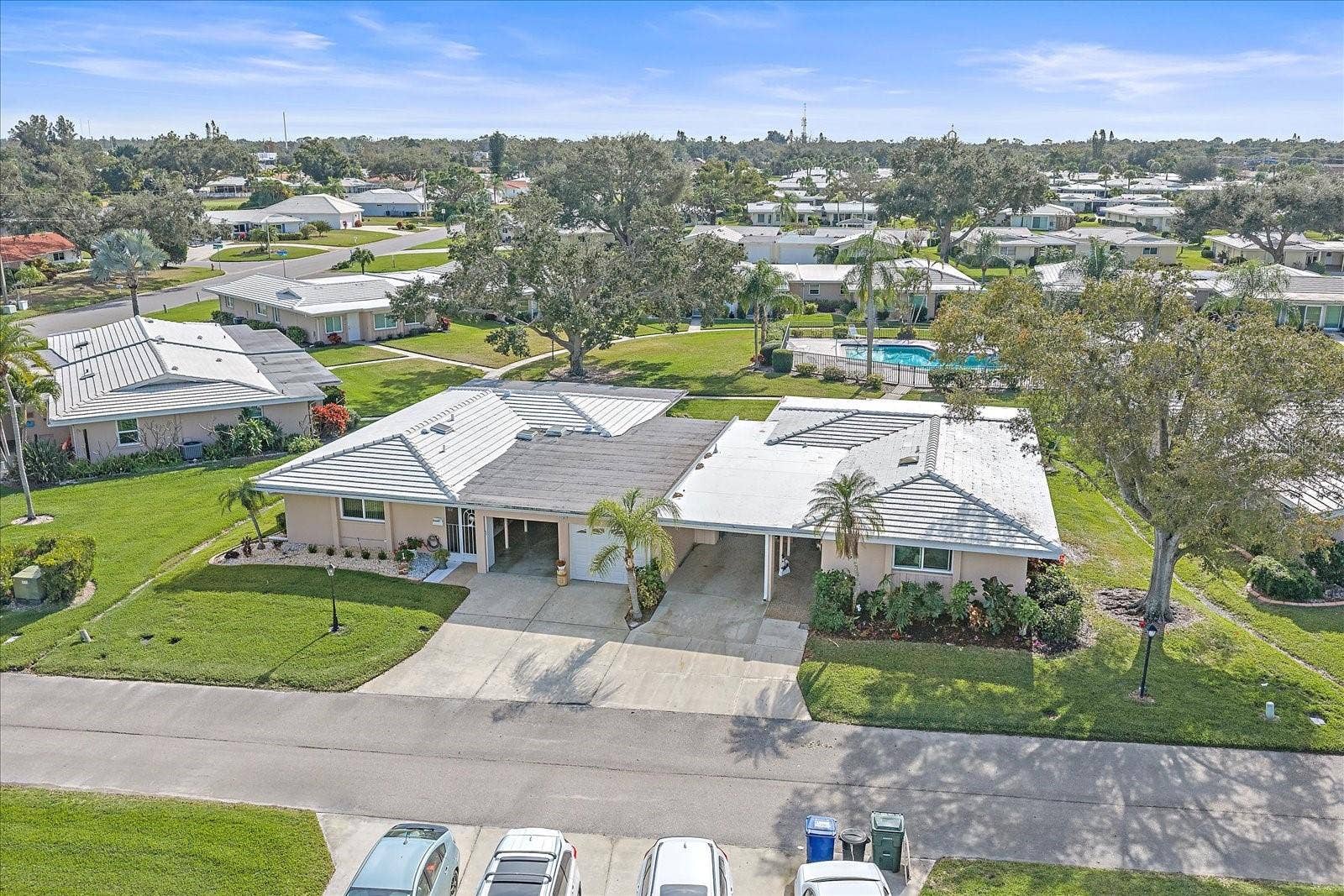 3286 BRUNSWICK LANE, #704, Sarasota, FL 34239 3286 BRUNSWICK LANE, #704, Sarasota, FL 34239