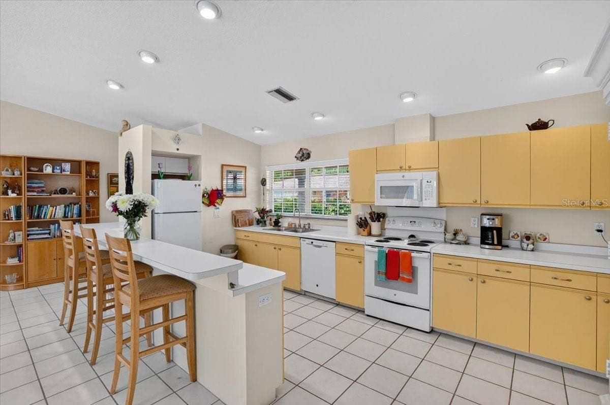122 49TH COURT E, Palmetto, FL 34221 122 49TH COURT E, Palmetto, FL 34221