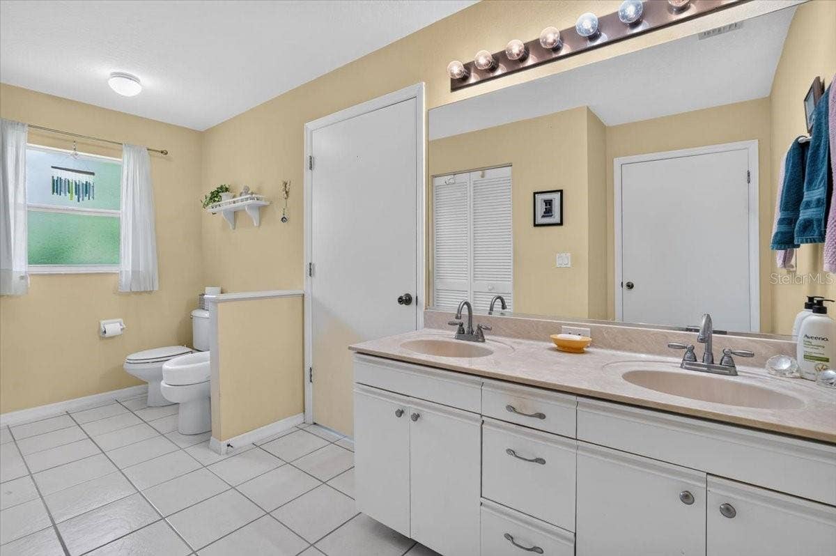 122 49TH COURT E, Palmetto, FL 34221 122 49TH COURT E, Palmetto, FL 34221