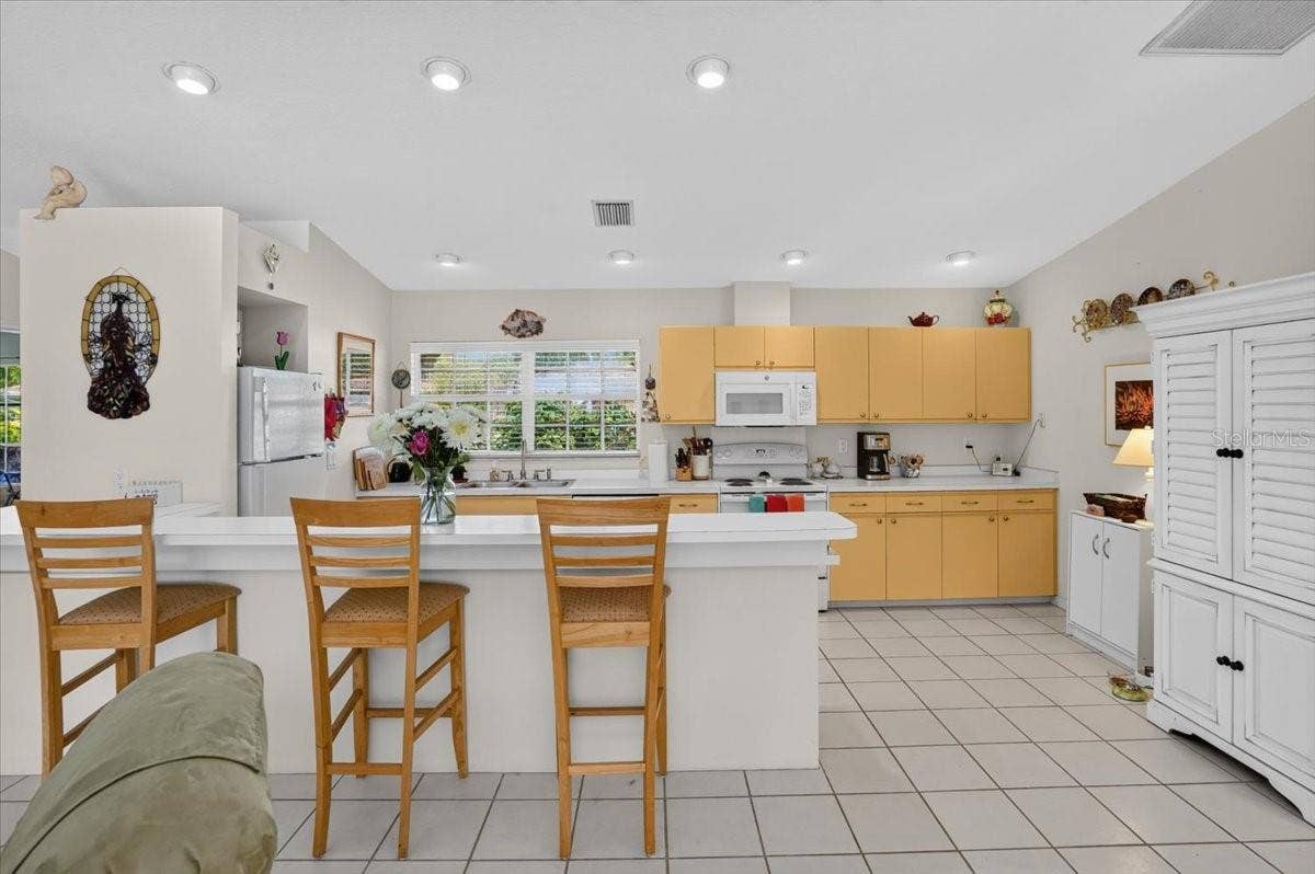 122 49TH COURT E, Palmetto, FL 34221 122 49TH COURT E, Palmetto, FL 34221