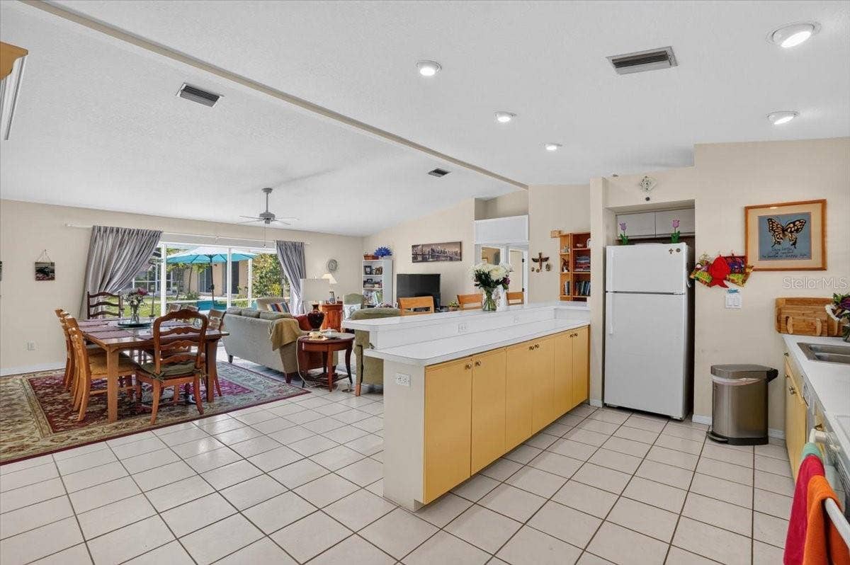 122 49TH COURT E, Palmetto, FL 34221 122 49TH COURT E, Palmetto, FL 34221