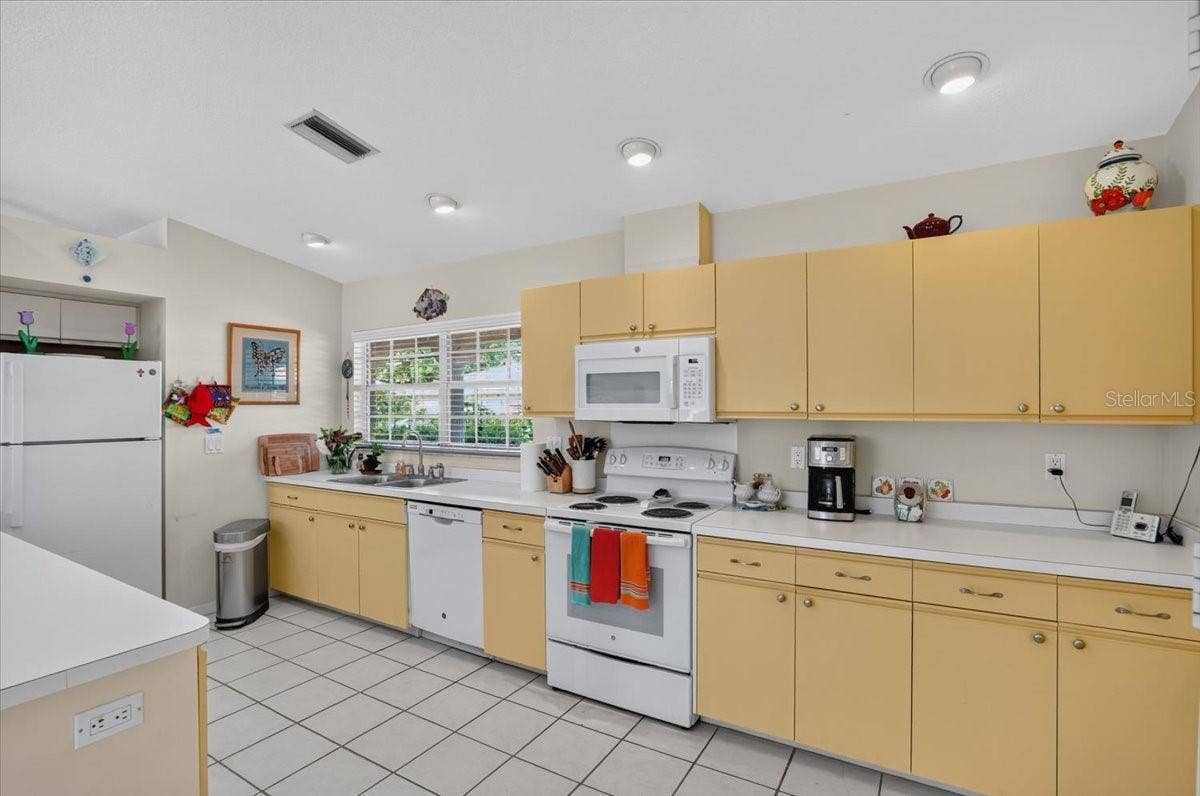122 49TH COURT E, Palmetto, FL 34221 122 49TH COURT E, Palmetto, FL 34221