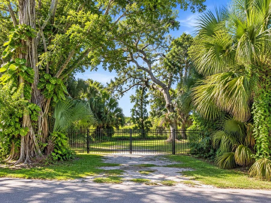 Property photo for LOT 12 MONTCLAIR DRIVE, Sarasota, FL
