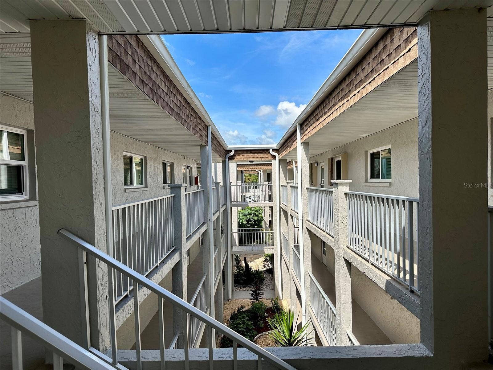 1330 GLEN OAKS DRIVE E, #370D, Sarasota, FL 34232