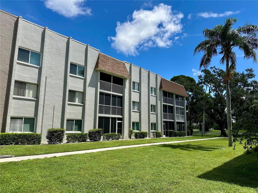 Property photo for 1330 GLEN OAKS DRIVE E, #370D, Sarasota, FL