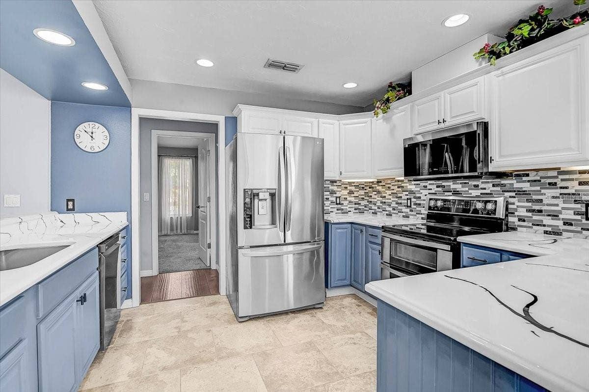 7739 33RD LANE E, Sarasota, FL 34243 Kitchen