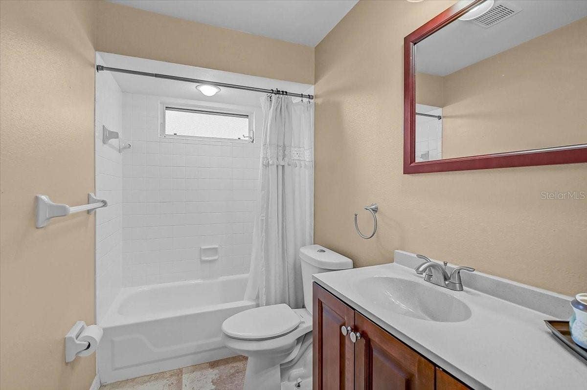 7739 33RD LANE E, Sarasota, FL 34243 Guest Bathroom