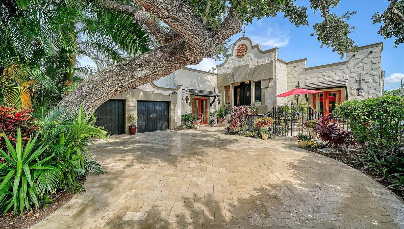1853 FIESTA DRIVE, Sarasota, FL 34231 Welcome to Casa de Sueos