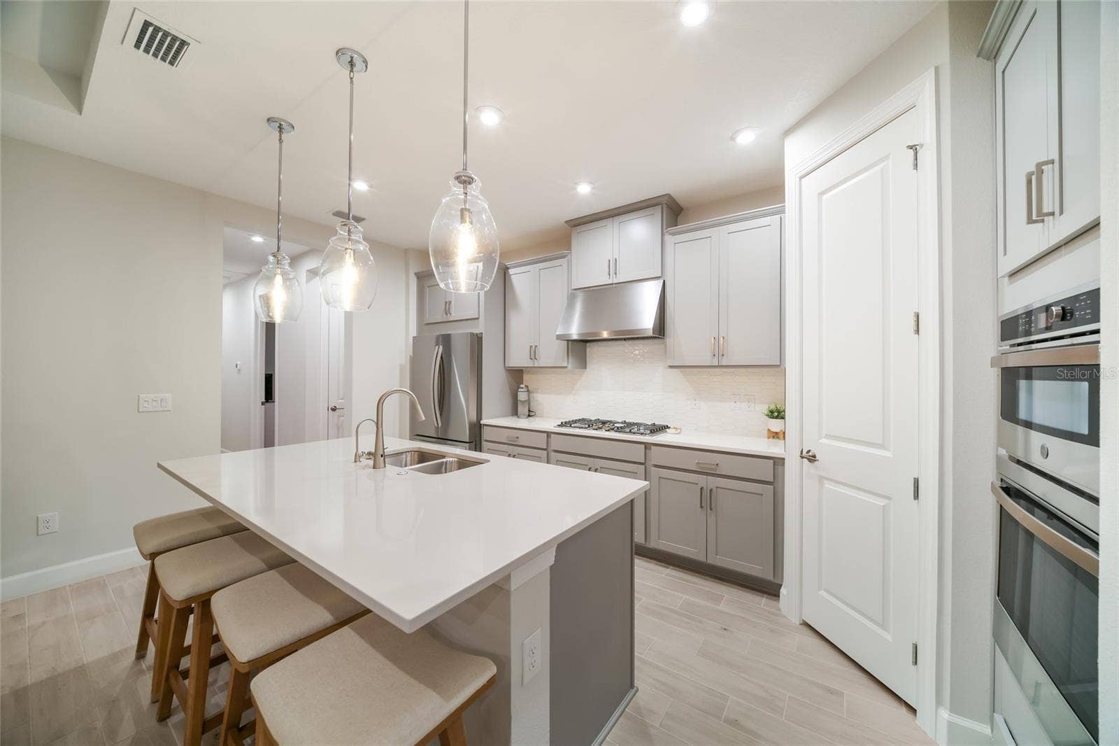 11112 DEVONBRIDGE DRIVE, Palmetto, FL 34221 11112 DEVONBRIDGE DRIVE, Palmetto, FL 34221