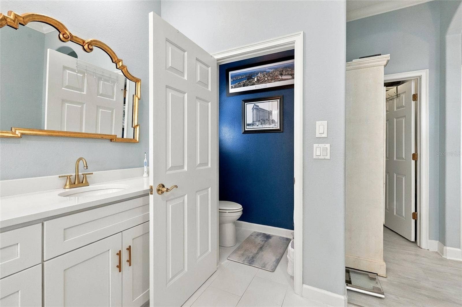 Primary with commode view