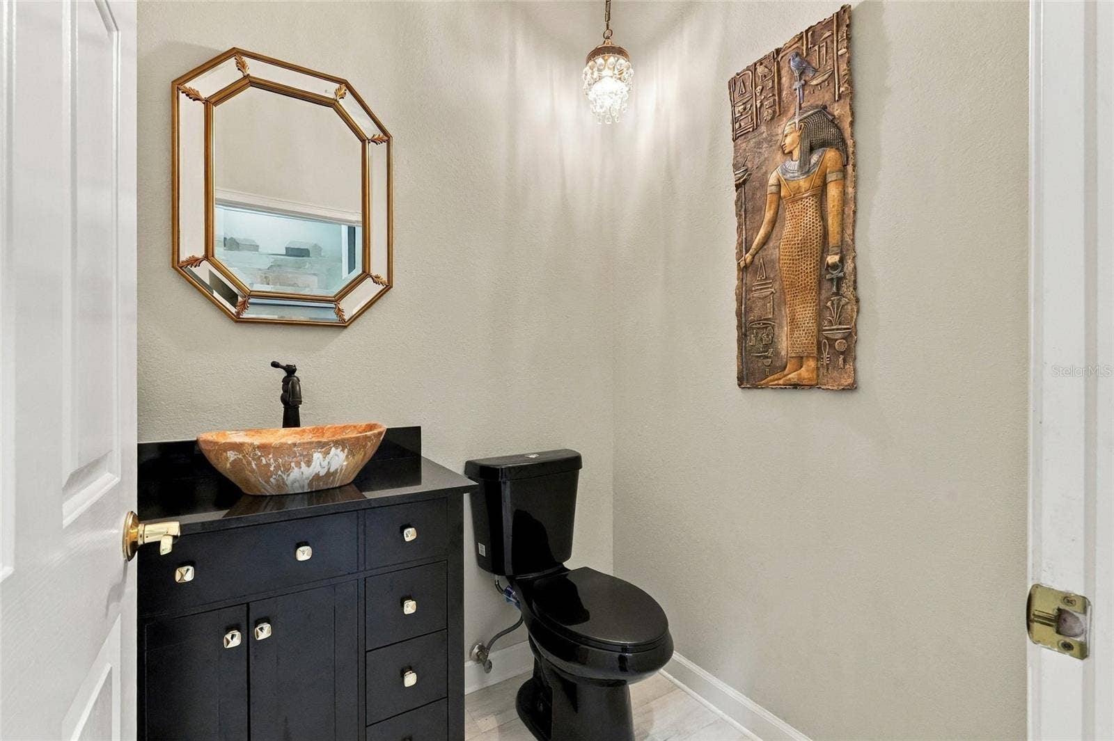 1/2 Bath