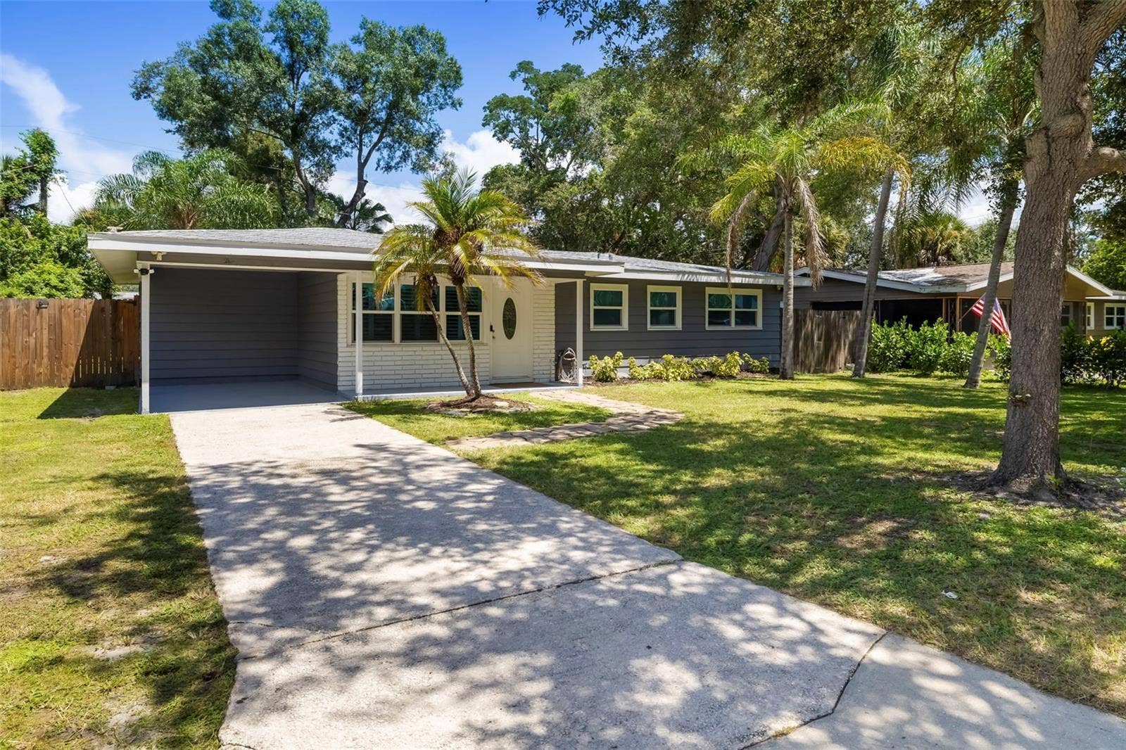 3169 ALTA VISTA STREET, Sarasota, FL 34237 Front yard