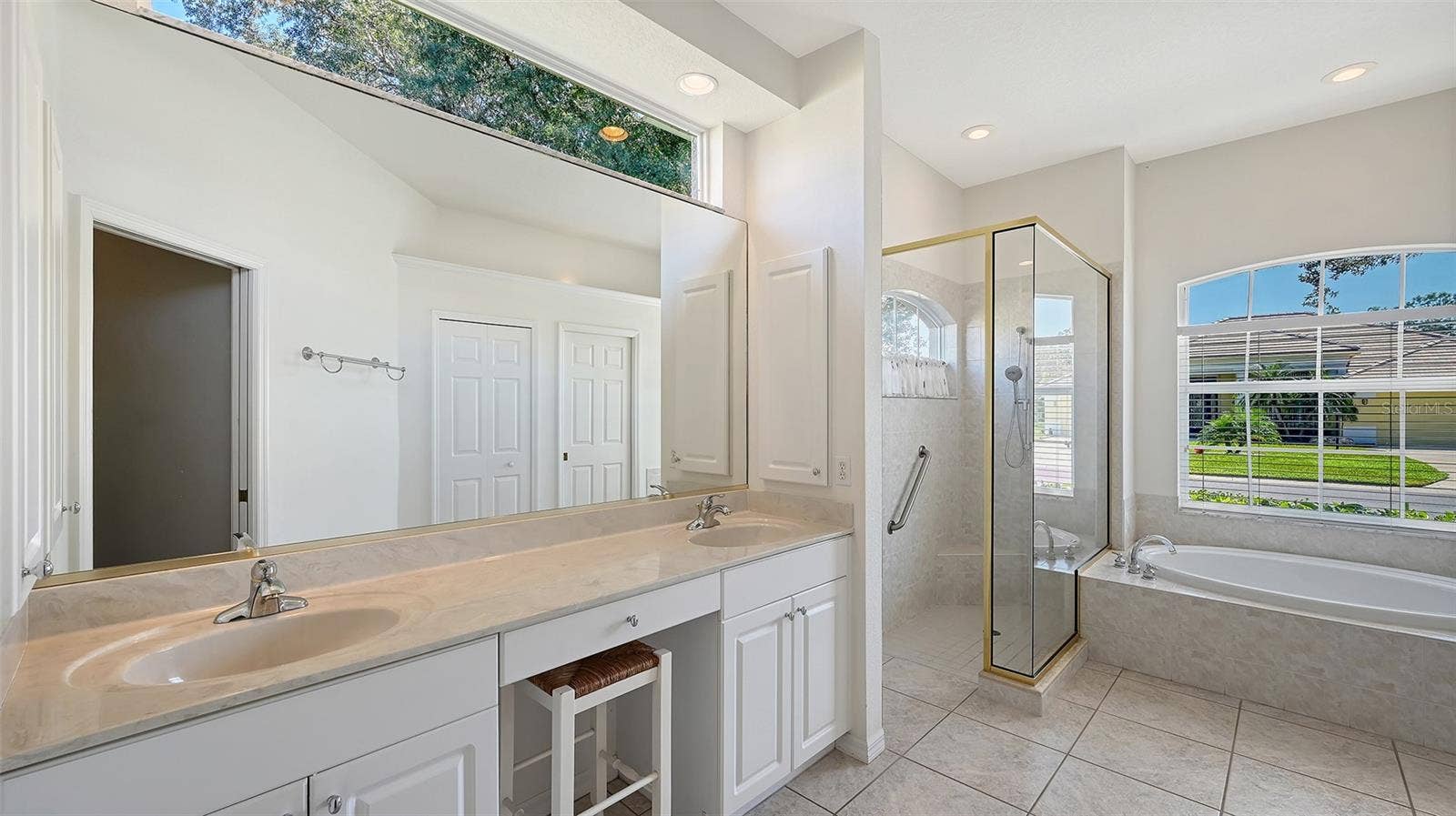 335 PARK TRACE BOULEVARD, Osprey, FL 34229 Roomy Primary bath with tub and separate shower