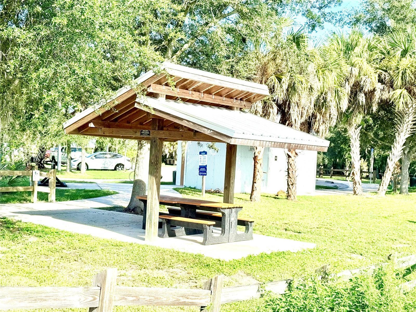 335 PARK TRACE BOULEVARD, Osprey, FL 34229 Picnic area