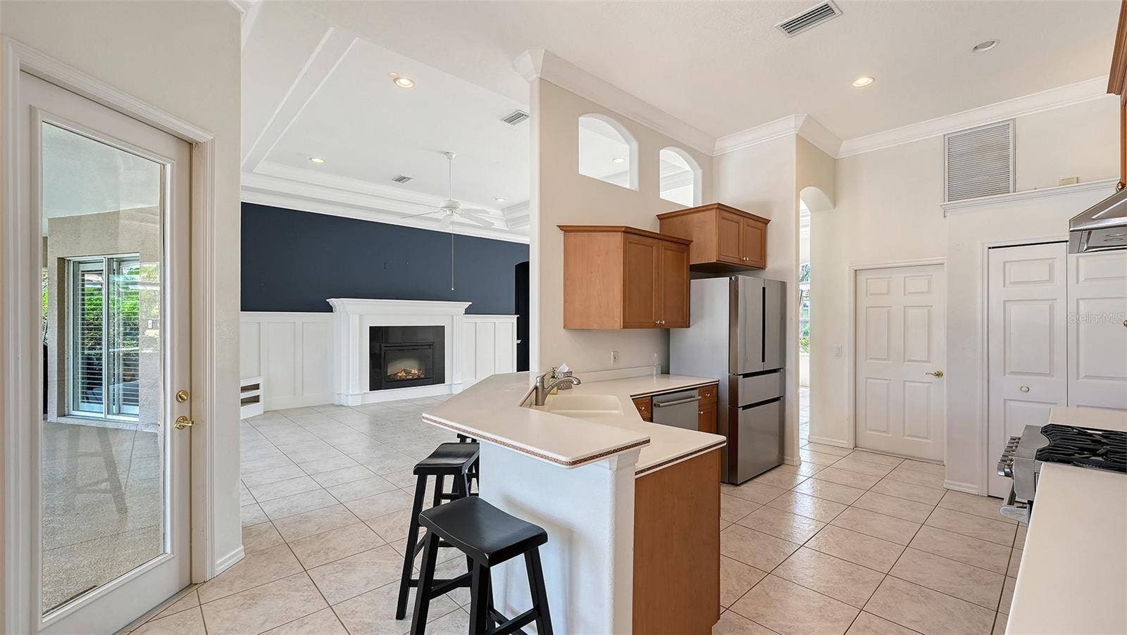 335 PARK TRACE BOULEVARD, Osprey, FL 34229 Raised Bar Sitting